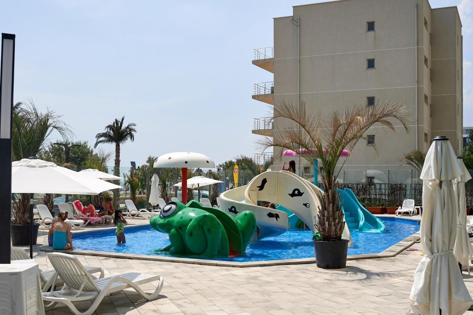 Evelyn'S Apartment Spa&Pool Beach Resort 마마이아 외부 사진